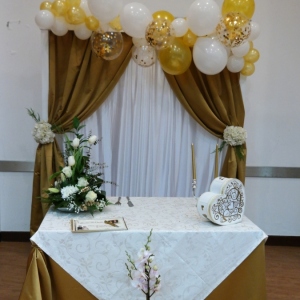 Decoração mesa do bolo bodas de ouro